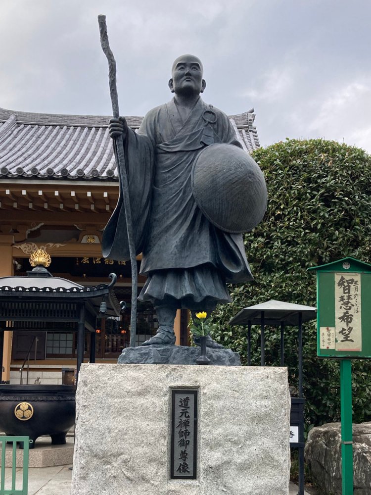 こちらの道元も肖像画に似ている（つつじケ丘・金龍寺）。