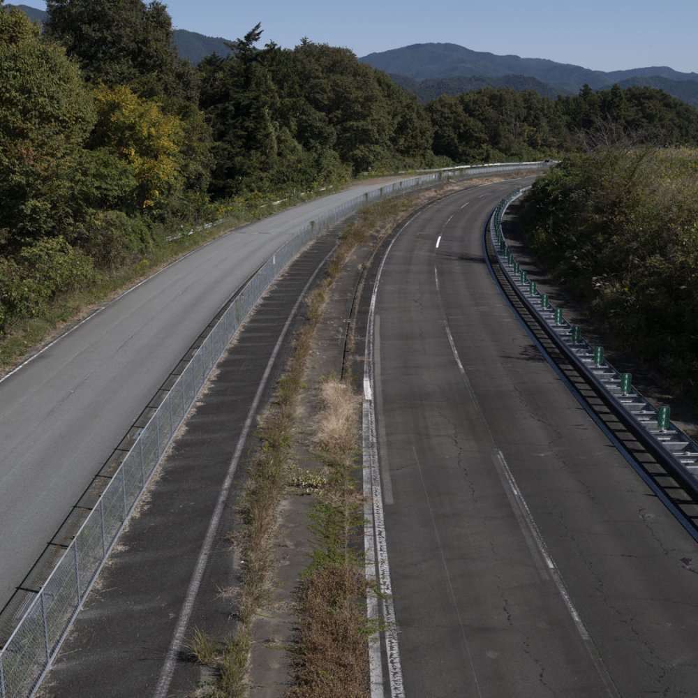 一部が生活道路となった高速道路。その廃道を堪能する【廃なるものを求めて】