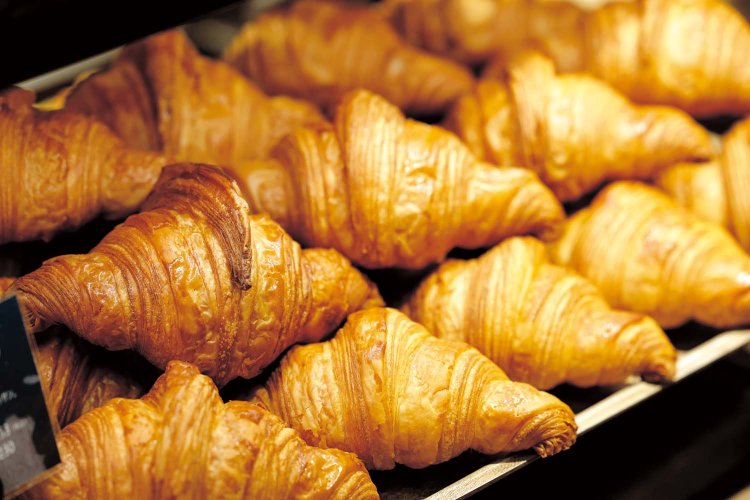 北海道クロワッサン308円。サクッと歯切れよく、噛みしめると小麦の豊かな風味とバターの香ばしく甘い味わいが充満！