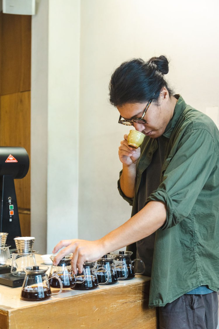 ヘッドロースターの堺原拓人さん。2024年のCOFFEE COLLECTIONとAMBESSA JAPANの2大会で焙煎を担当し、見事優勝した。