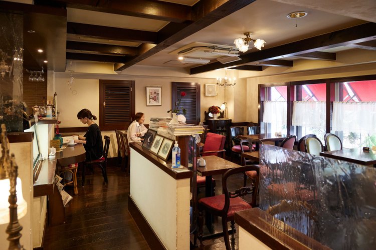 ジャズが静かに流れるクラシカルな空間。