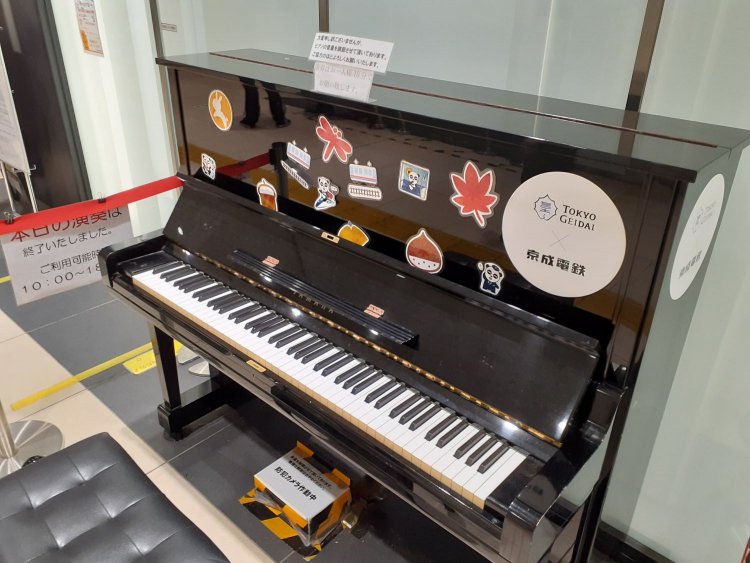 笑わせないでちょーだい。泥棒、見逃してちょーだい。そのとーり！　京成上野駅にて。(写真と本文はあまり関係ありません)