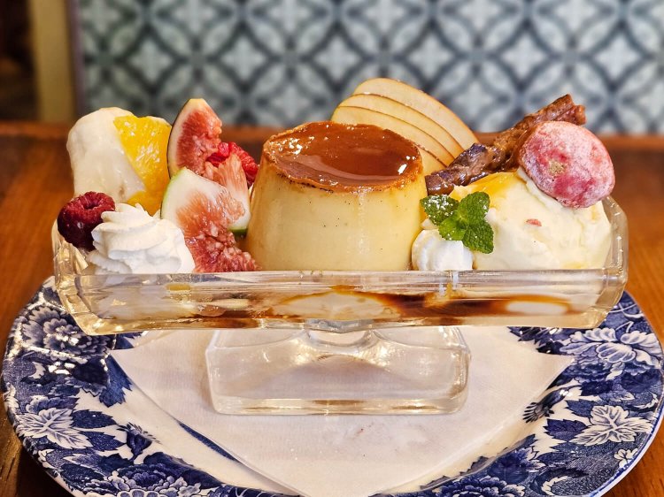 プリン・ア・ラ・モード 1500円。