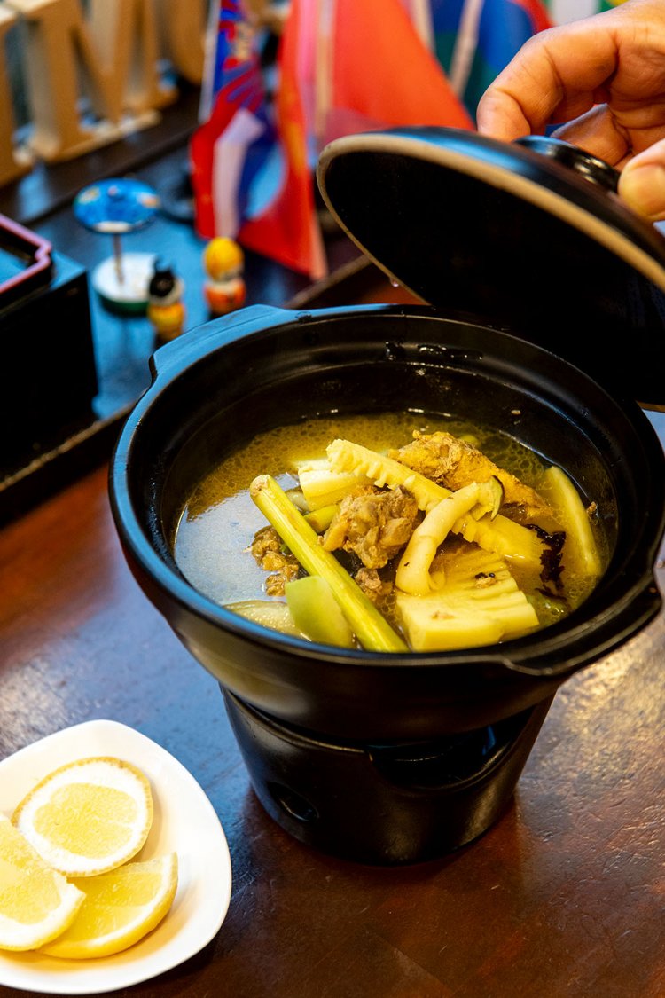 コーターガーの具材を鶏肉に変えた鍋。