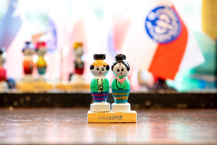 民族衣装姿の人形を発見！