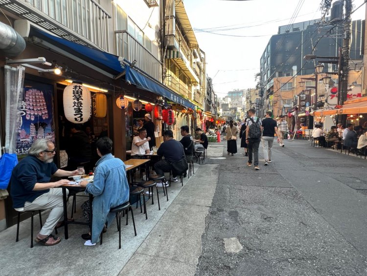 明治期には瓢箪池の畔だったこの界隈に芝居小屋が建つようになり、浅草のショービジネスは始まったという。