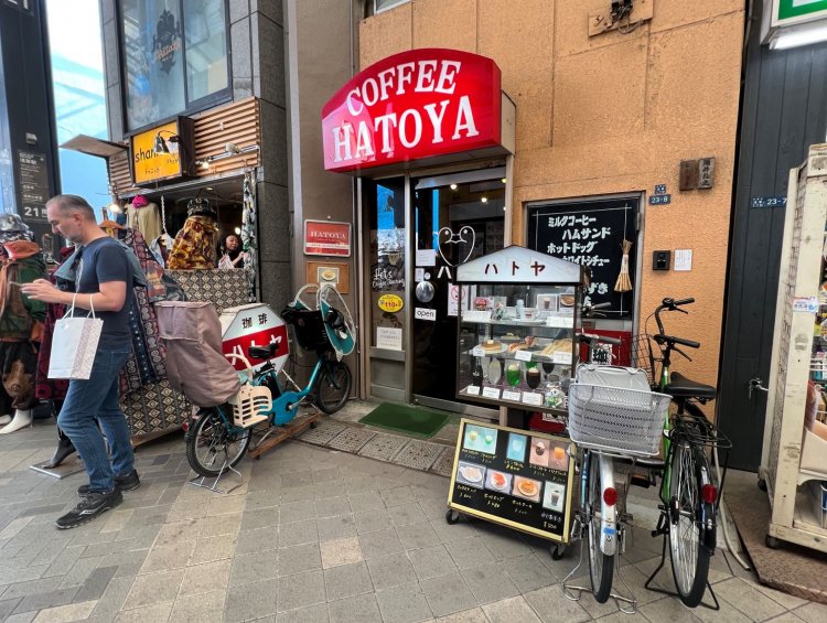 浅草がショービジネスのメッカだった頃からここにあった昭和２年創業の老舗喫茶店。