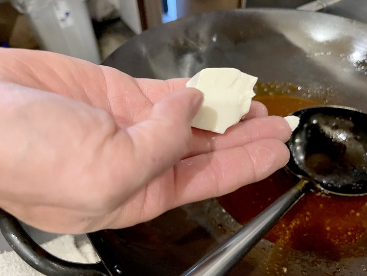 麻婆豆腐に使用するのは3cm×4cmほどの大きさ。