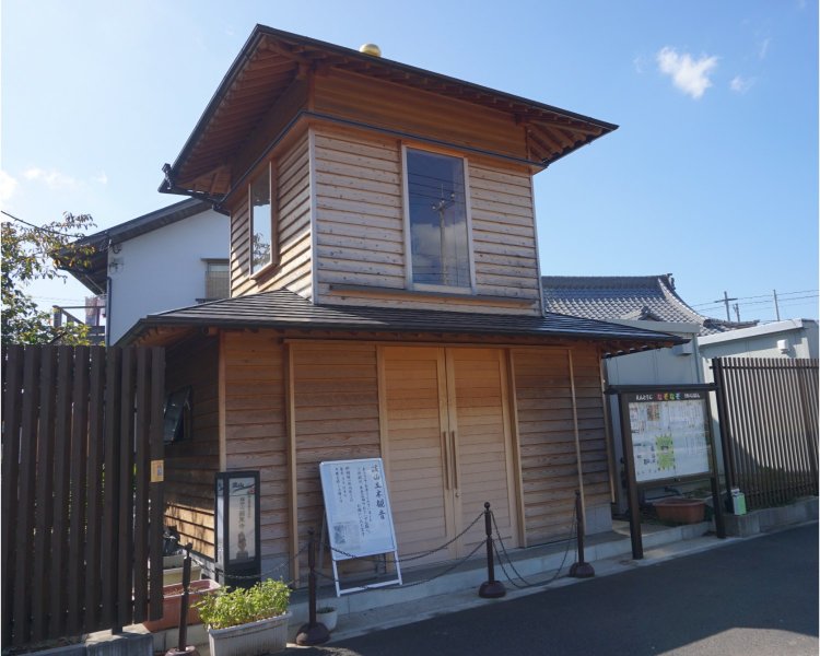 普段は窓越しに参拝が可能。毎年3月11日にご開帳が行われる。