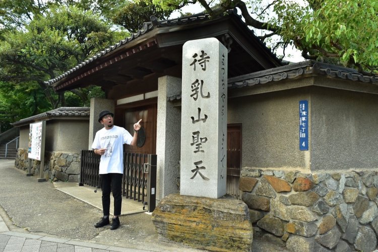 隅田川沿いに建つお寺。