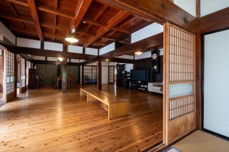 古民家の風情を残しつつ、使いやすく改修されたコミュニティースペース。