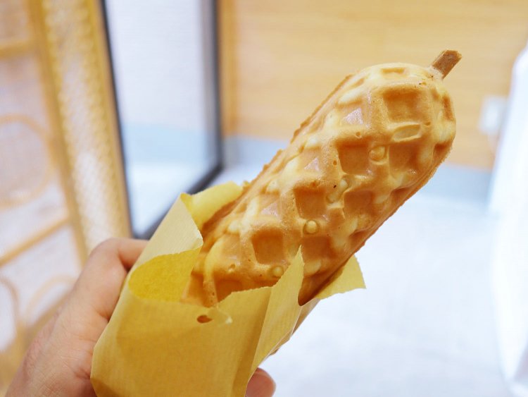 ワッフルのようなアミアミ模様の表面が特徴。