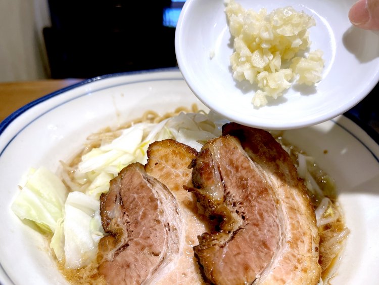 ニオイが気になるけれど、やっぱりニンニクは入れた方がいい。