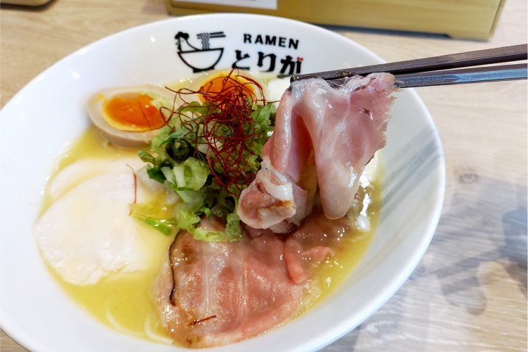 「臭みがなくて、すごくおいしい豚」と水野さんが太鼓判を押す、栗豚の肩ロースチャーシュー。