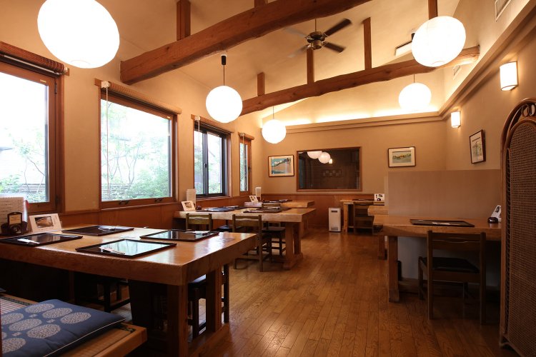 店内の奥には打ち場が。