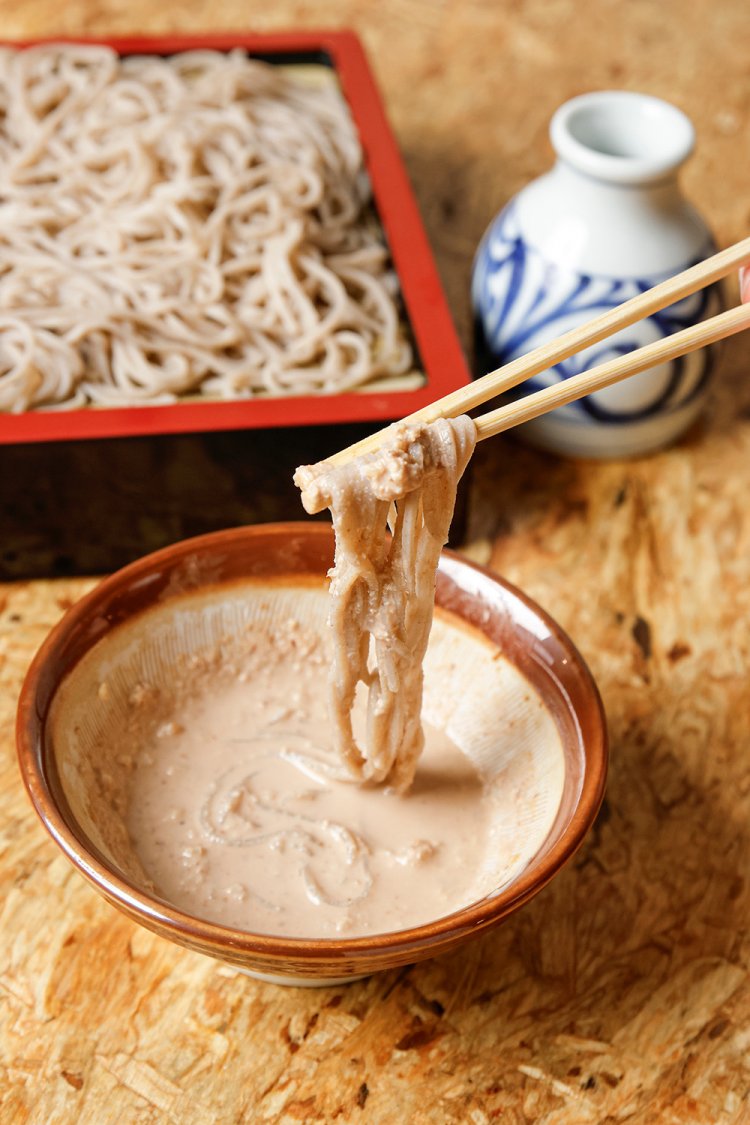 香り立つくるみだれせいろ1250円。