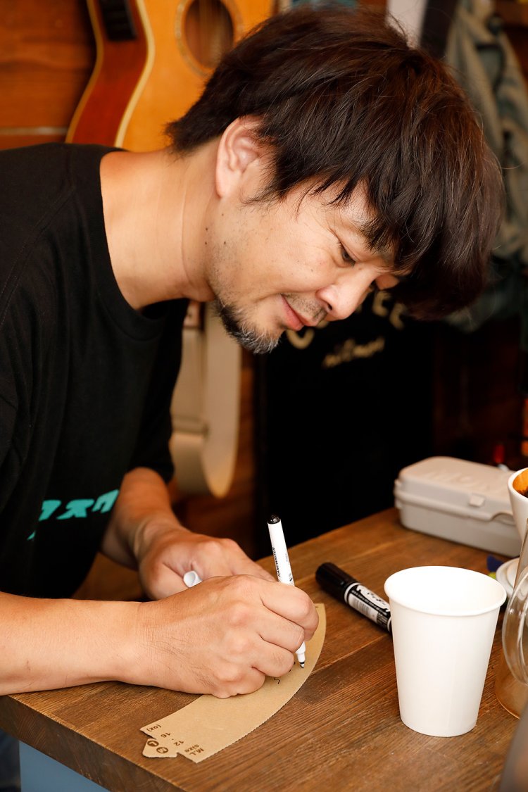 注文後にスリーブに描くritomarusさん。リクエスト対応。