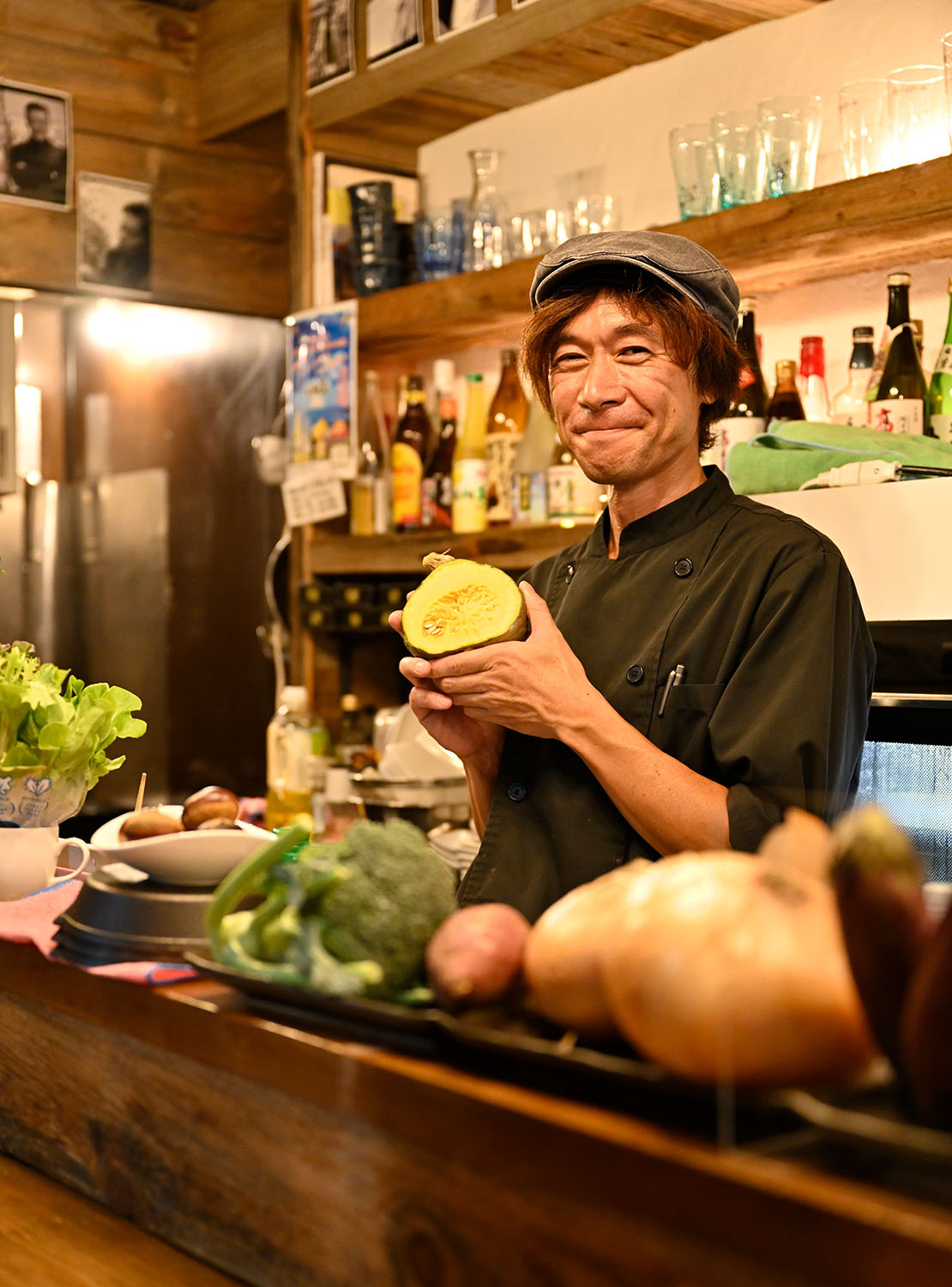 店主の廣本さんは西八ベジナイトの運営も行う。「僕らが愛情込めて作った野菜を食べに来てください」