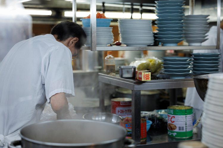 20年近く腕を振るう熟練の職人もいる。