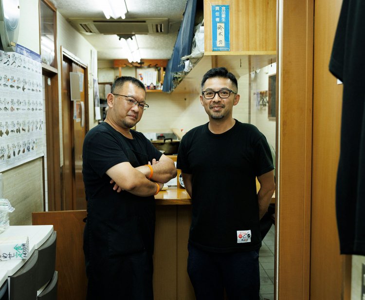 4代目の鈴木安久さんと兄の徳久さん。