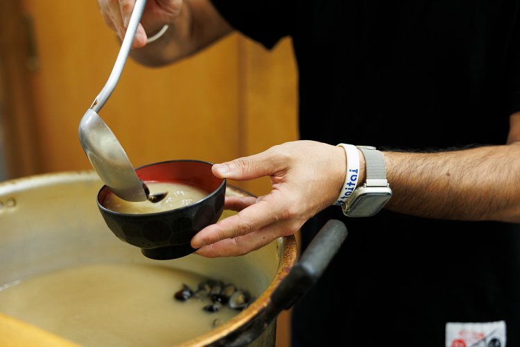 定食はしじみのお味噌汁付き。