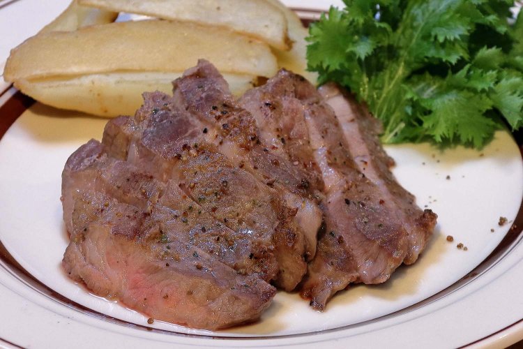 特製イベリコ豚ステーキ（150g）1760円。平日ランチは同商品を990円で提供する。