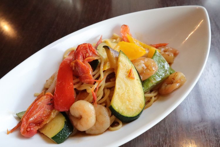 彩りから「絶対おいしい」とわかるパスタ。