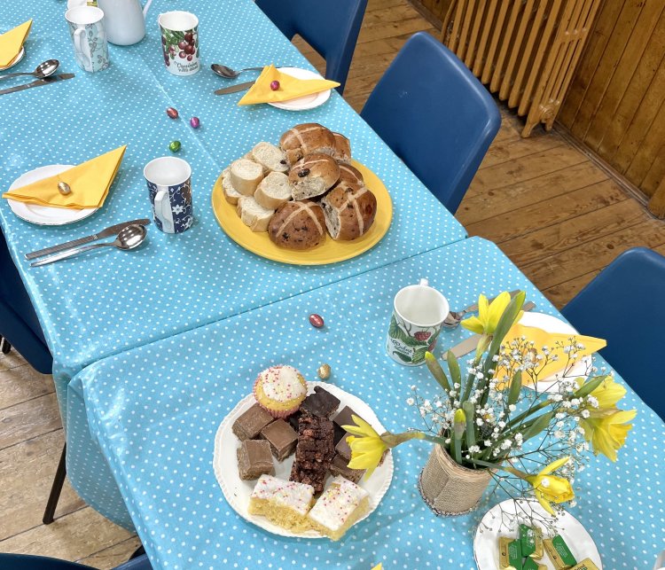 イースターの日。教会のミサの後のブランチ。