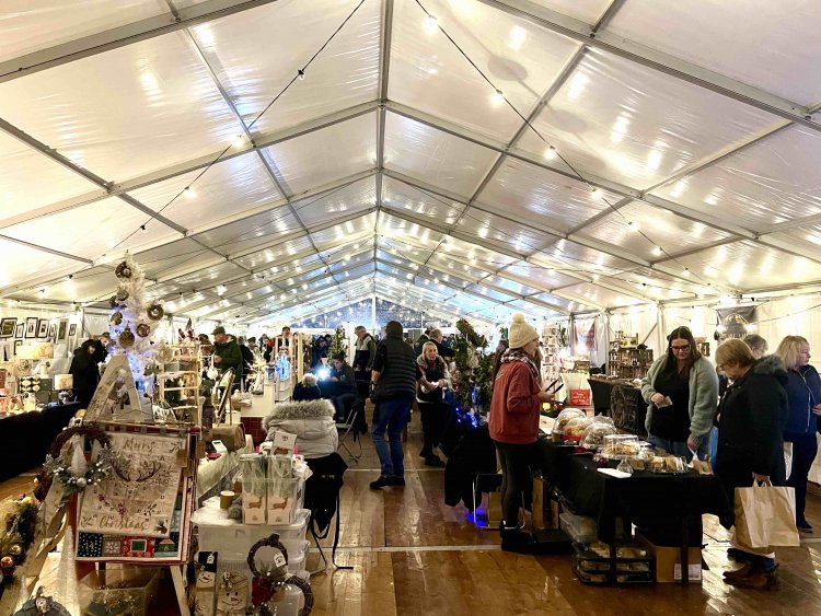 『貴族の館』の前庭でやっていた、大きなクリスマスフェア。