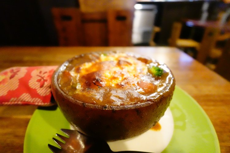 熱々でクセになる焼きカレー900円。