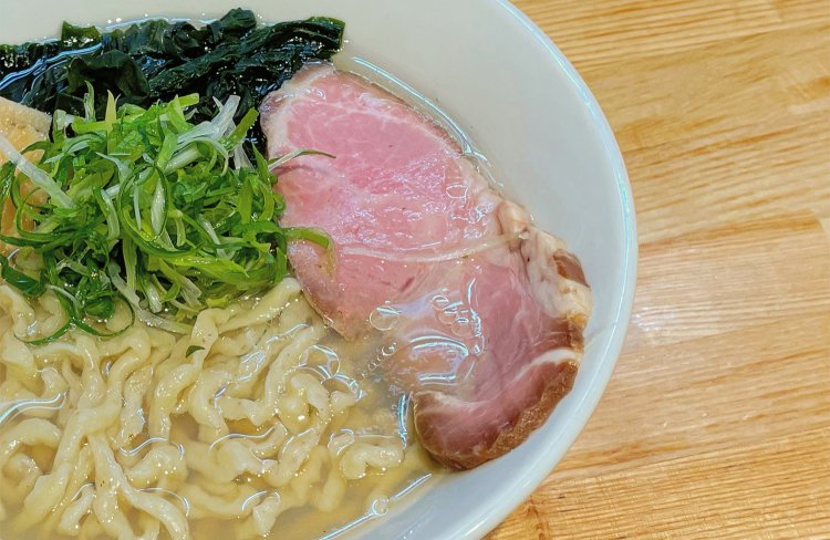 低温調理のレアチャーシュー。