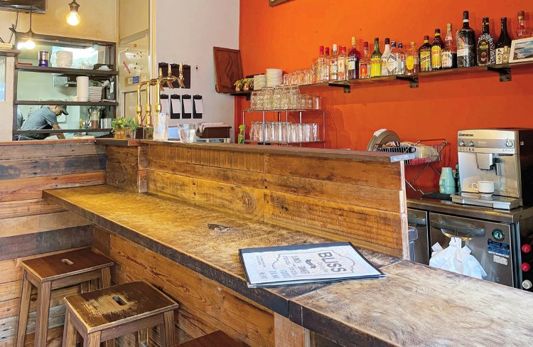 夜はお酒を楽しみたいカウンター。