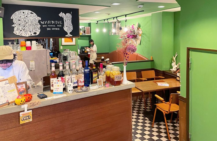 ポップだが、落ち着いた雰囲気の内装。