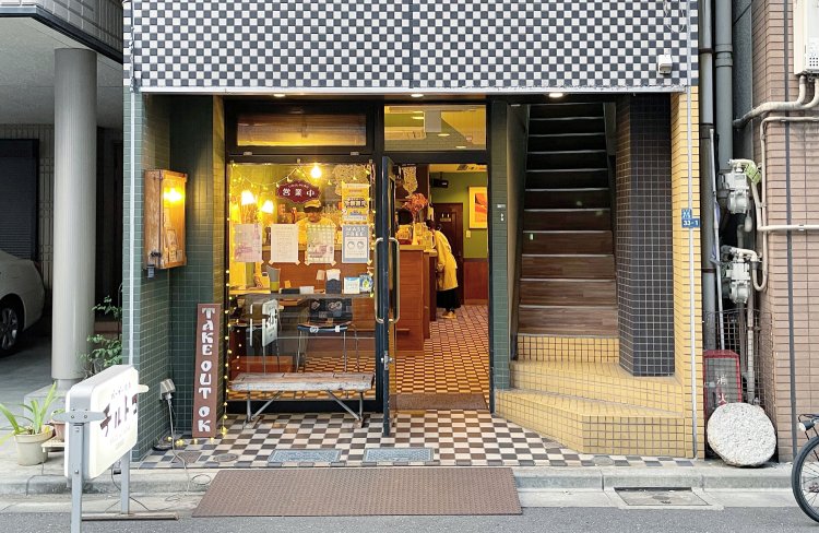 外からの眺めは温かそうで引き寄せられる。