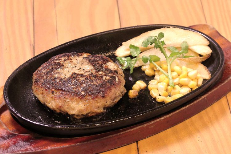 名物★自家製絶品ハンバーグはレギュラー200gで980円。ダブル1650円にもできる。