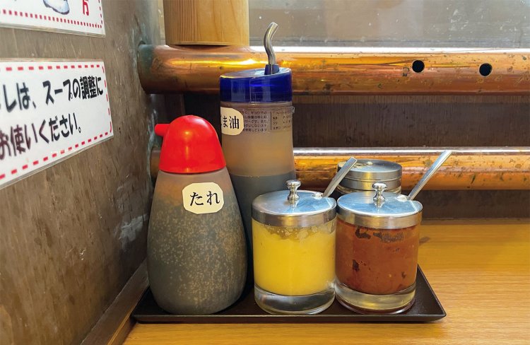 ぶためし専用のたれとごま油。