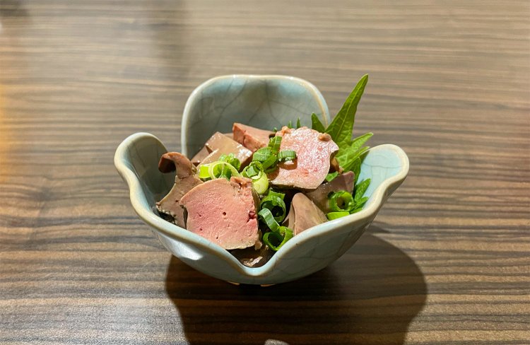 新鮮な鶏上レバー醤油漬け500円。