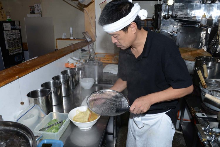 店主の田中享さん。