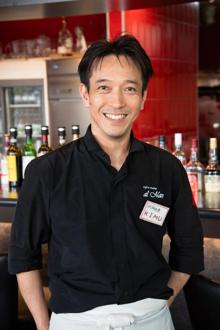 店長の木村元彦さん。「一人でも気兼ねなく利用できます」。