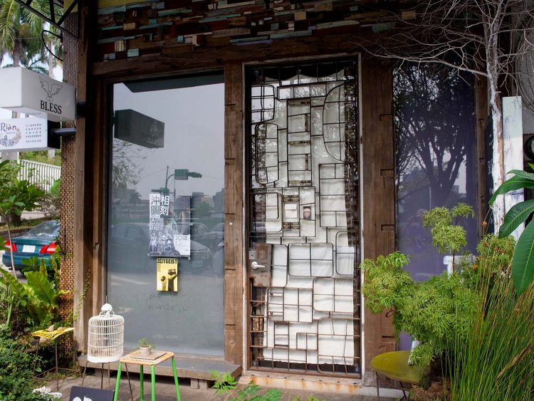 旧店舗時代の「Bless」。