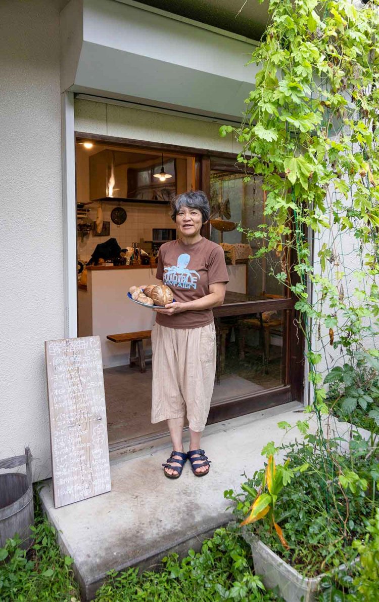 「小さな小さな喫茶スペースもありますよ」。