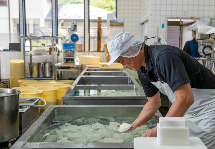 「毎日深夜3時台から豆腐作りを始めます」