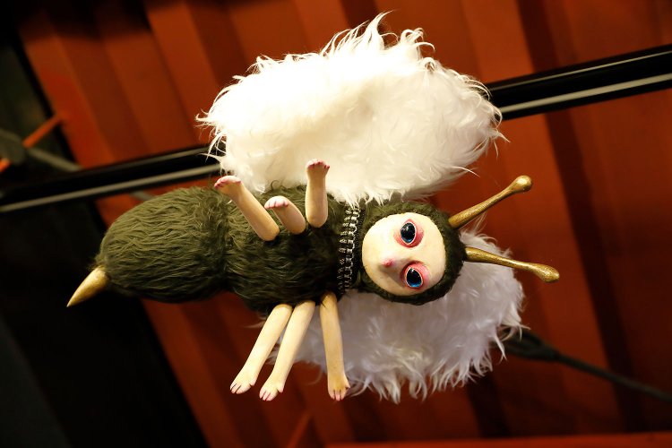 こっそり見守る守り神。天井を見上げみて。　©2023 千葉由笑