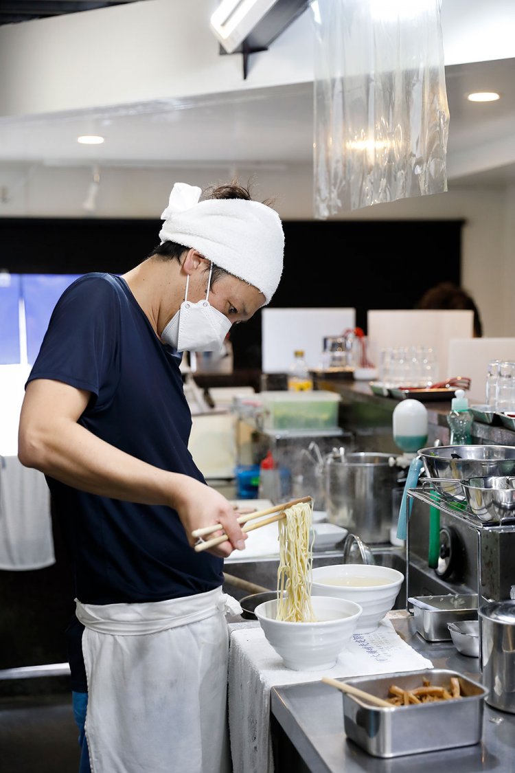 ラーメンといえば基本は刻みタマネギと醤油味！
