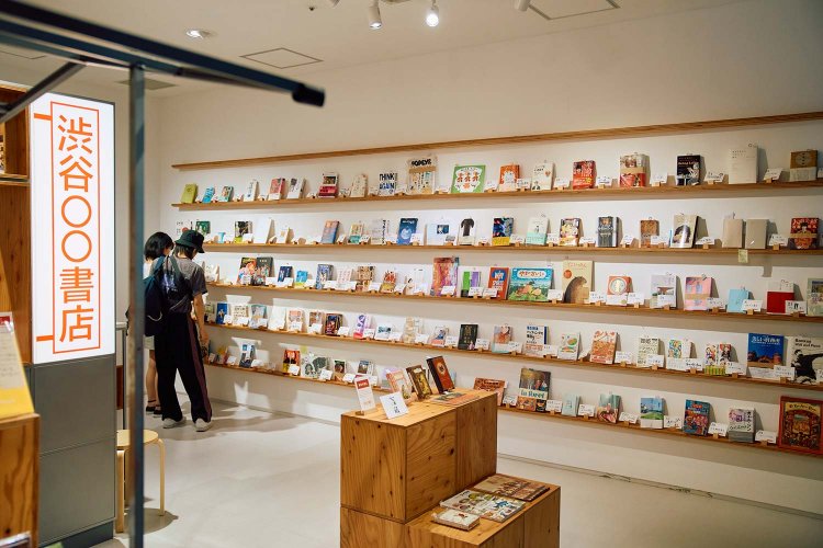 入り口の「推し棚」には、各店が1冊ずつ選んだイチオシが。