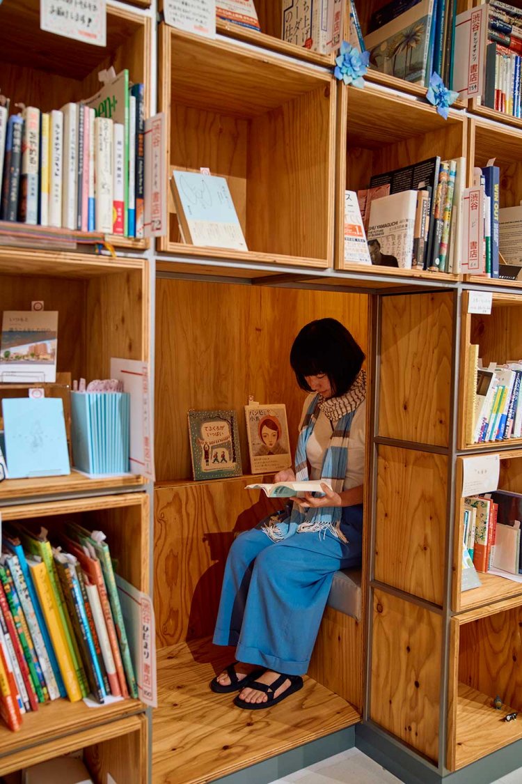 快適すぎる半個室の読書スペース。