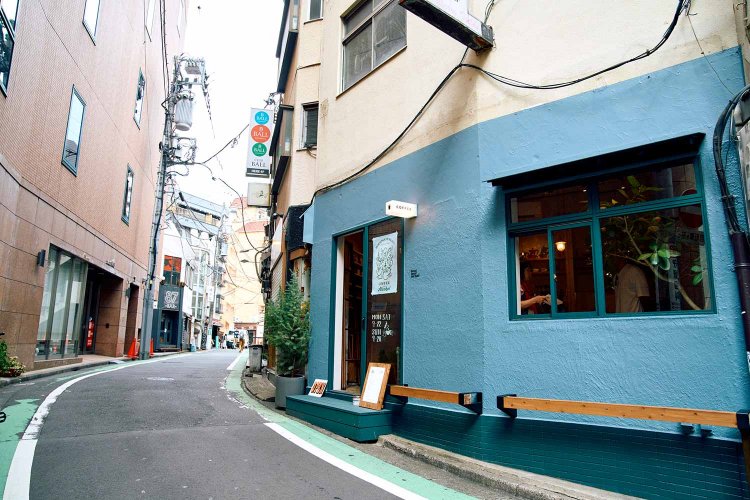 オルガン坂から分岐する無国籍通りには老舗クラブ『Organ bar』もある。