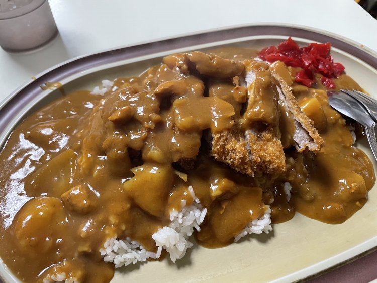 みんな大好きカツカレー（高円寺『タブチ』）。