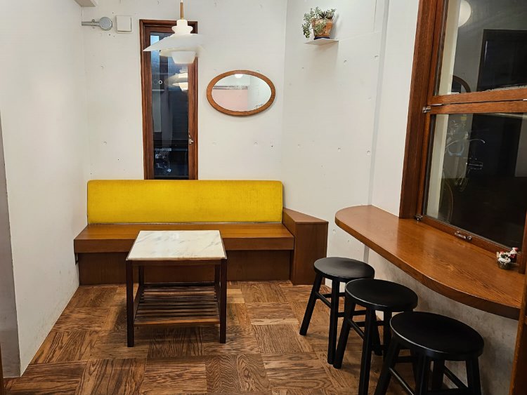 cafe THE SUN LIVES HERE4