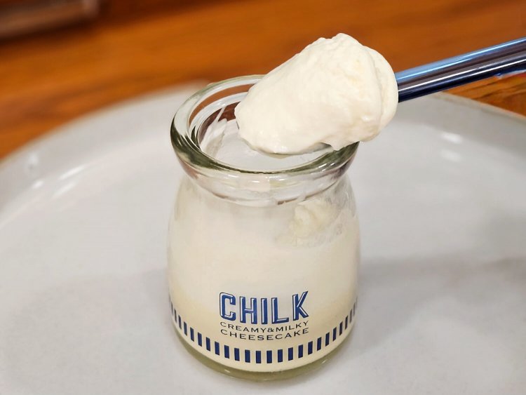 cafe THE SUN LIVES HERE10